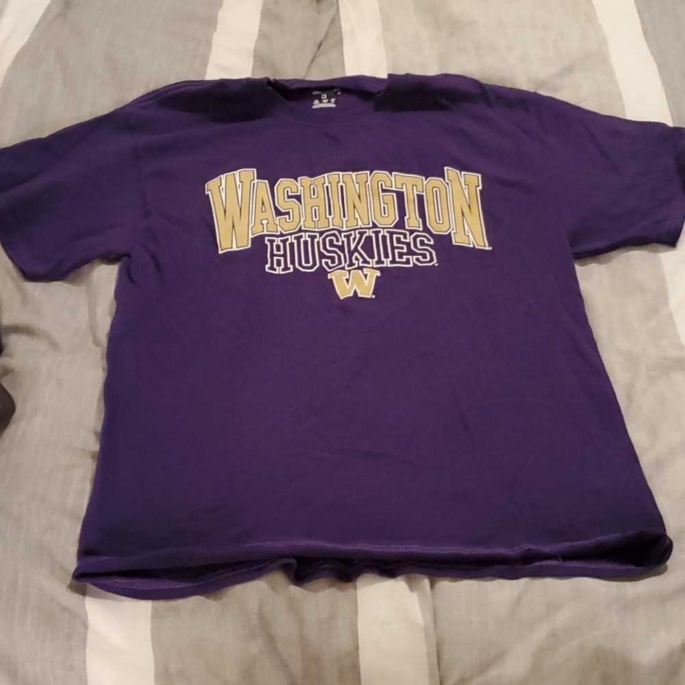 Boys UW t shirt